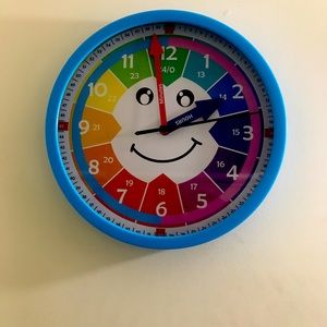 Kids learning clock friendly to kids showing smile